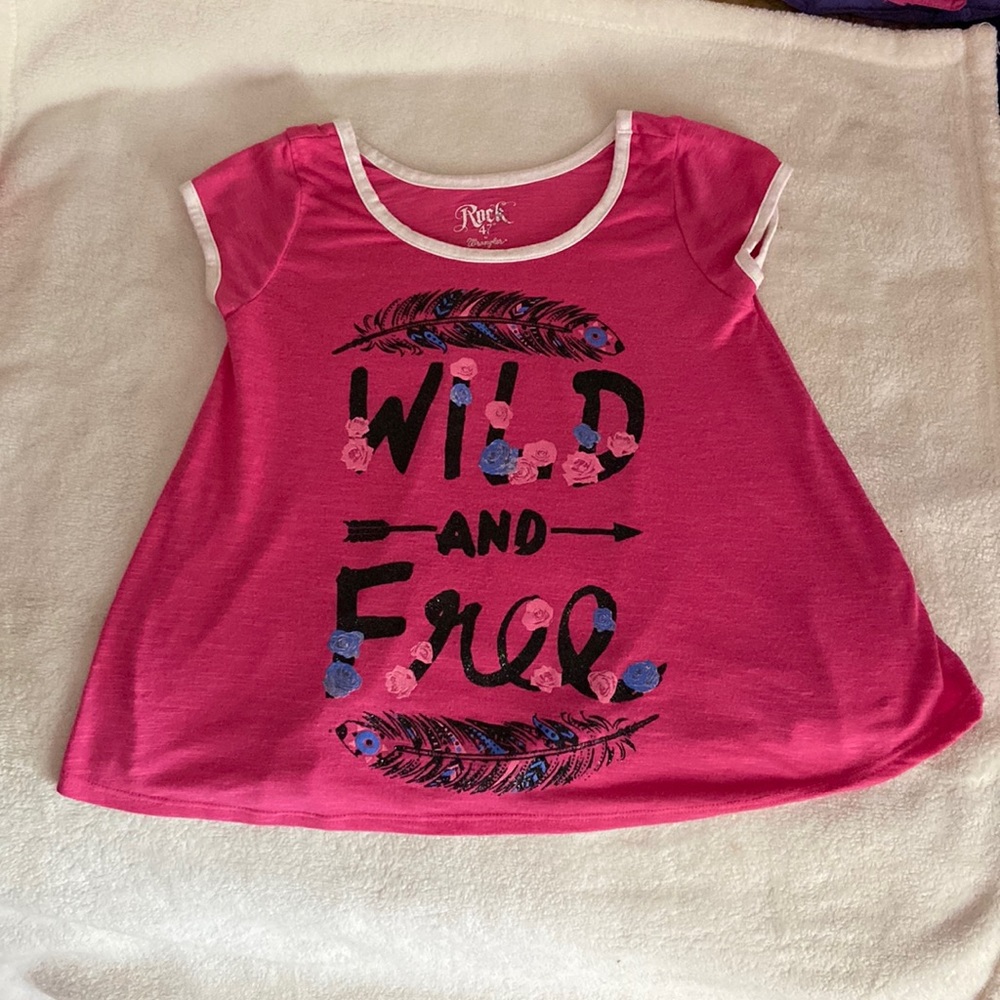 Girls Wrangler Rock 47 _ Pink “ Wild and Free”  Western Tee size M